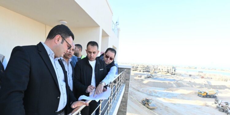 وزير الإسكان يواصل جولته التفقدية بإقليم الساحل الشمالى الغربى.. ويتفقد المشروعات بمركز مارينا العلمين السياحى