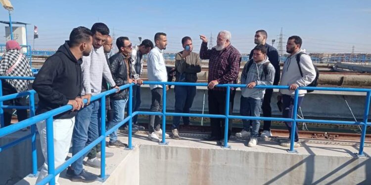 لتعزيز التعاون والتدريب العملي: طلاب الهندسة بالمعهد التكنولوجي وإحدى المدارس بالعاشر من رمضان يزورون محطات مياه الشرب بالمدينة