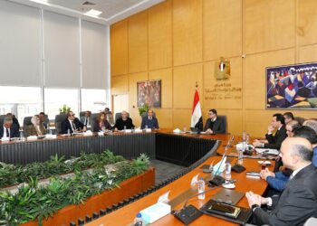 وزير الإسكان يعقد اجتماعا موسعا لمتابعة الموقف التنفيذي لمشروع تطوير موقع التجلي الأعظم