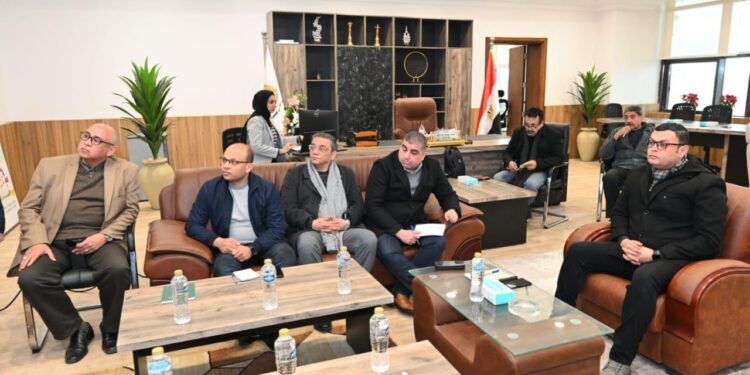 وزير الإسكان يعقد اجتماعاً بمقر جهاز مدينة المنصورة الجديدة لمتابعة الموقف التنفيذى للمشروعات وأعمال التشغيل والصيانة