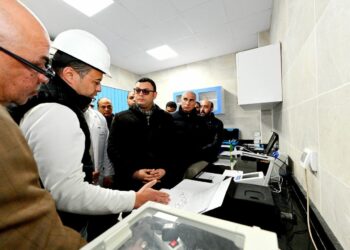 وزير الإسكان يتفقد الممشى السياحي ومحطة تحلية مياه البحر بمدينة المنصورة الجديدة