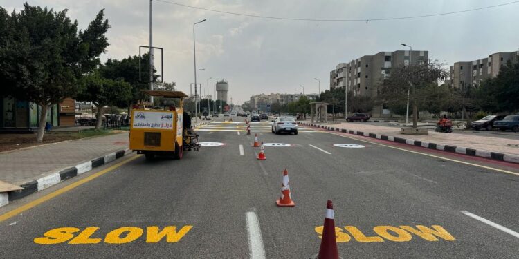 رئيس جهاز الشروق يعلن عن خطة لرفع كفاءة وصيانة الطرق بالمدينة وزيادة ممرات العبور لذوي الهمم