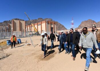 وزير الإسكان يتفقد محطة محولات الكهرباء وطريق كمين النبي صالح وتطوير ورفع كفاءة طريق المطار بمدينة سانت كاترين