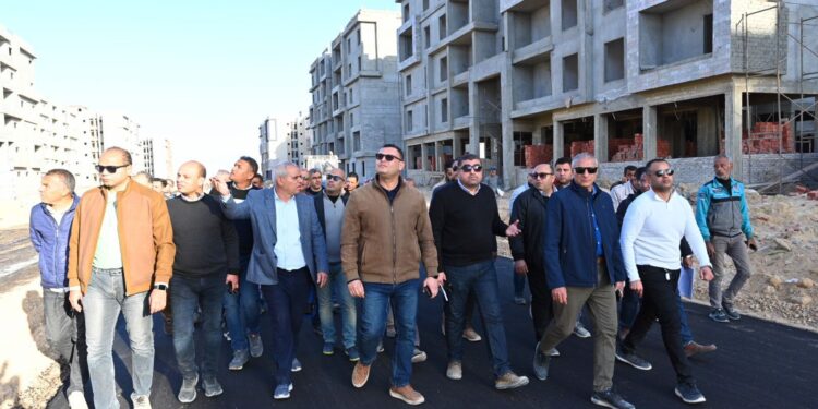 وزير الإسكان يتفقد الحي اللاتيني والمدينة التراثية و”سكن لكل المصريين” بمدينة العلمين الجديدة