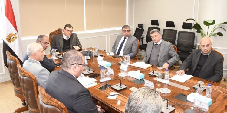 وزير الإسكان يلتقي مسئولى شركة “أبناء حسن علام” لمتابعة المشروعات التي تنفذها الشركة ضمن “حياة كريمة” وعدد من المدن الجديدة