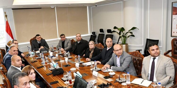 في اجتماعه مع مسئولي شركة “فاوندرز” :