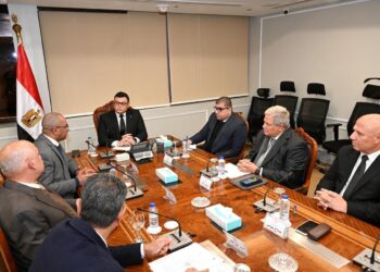 وزير الإسكان يتابع سير العمل في محطة التنقية الشرقية لمعالجة الصرف الصحي بمحافظة الإسكندرية