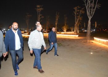 رئيس الجهاز المركزي للتعمير يتفقد ليلا مشروع حديقة “تلال الفسطاط” بمحافظة القاهرة