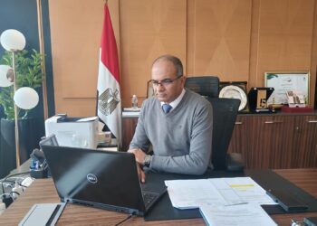 نائب وزير الإسكان يشارك في الاجتماع الرابع للجنة برنامج إدارة مياه الشرب بمحافظة أسوان