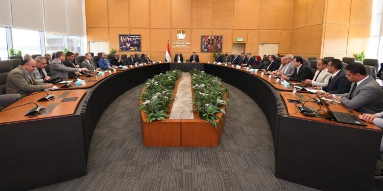 وزير الإسكان ورئيس الهيئة العربية للتصنيع يستعرضان الموقف التنفيذي للمشروعات المشتركة ضمن المبادرة الرئاسية “حياة كريمة”