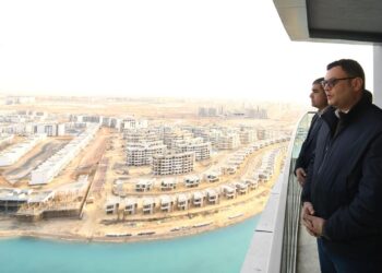 وزير الإسكان يتفقد كومبوند مزارين وبرج C2 بالعلمين الجديدة