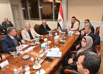 وزير الإسكان يتابع موقف المشروعات التي يتم تنفيذها ضمن المبادرة الرئاسية “حياة كريمة”