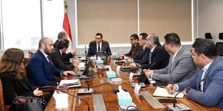وزير الإسكان يستعرض مقترحًا للمخطط الاستراتيجي لتنمية منطقة غرب رأس الحكمة بالساحل الشمالي