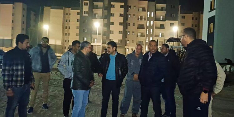 رئيس جهاز العبور الجديدة يتفقد ليلا وحدات “سكن لكل المصريين ” لدفع العمل