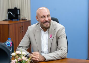 بمناسبة اليوم العالمي للمرأة.. المهندس جرجس يوسف في زيارة تفقدية لمستشفى «بهية» لدعم محاربات سرطان الثدي