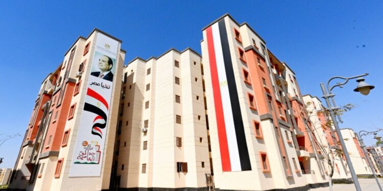 وزير الإسكان يتفقد وحدات المبادرة الرئاسية “سكن لكل المصريين” بحدائق العاصمة