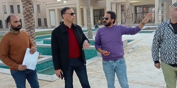 رئيس جهاز الساحل الشمالي يتابع الأعمال الجارية بقرية “ألماظة باى”السياحية