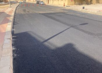 “الإسكان”: تنفيذ أعمال تطوير ورفع كفاءة طرق بمدينتي 15 مايو والشروق