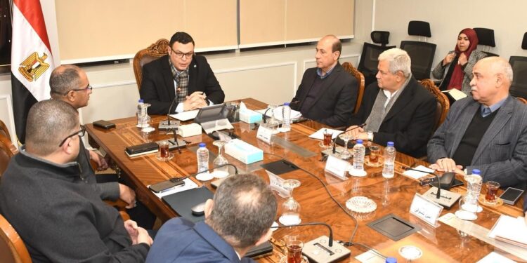 وزير الإسكان يعقد اجتماعه الدوري لمتابعة موقف تنفيذ مشروعات المبادرة الرئاسية “حياة كريمة”