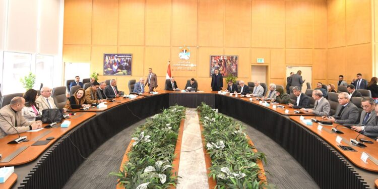 وزير الإسكان يعقد اجتماعه الدوري مع أعضاء مجلسي “النواب والشيوخ”