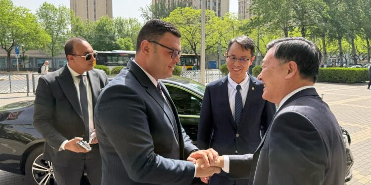 وزير الإسكان يلتقي نظيره الصيني في “بكين ” لبحث سبل التعاون المستقبلي