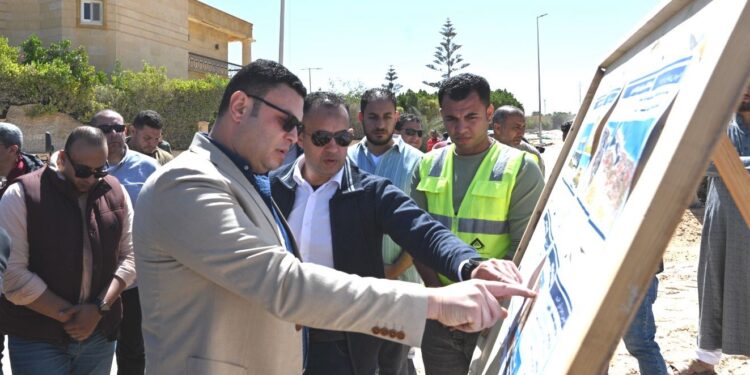 وزير الإسكان يتفقد أعمال رفع كفاءة طريق الازدواج وإنشاء سور منطقة الشانزلزيه والبوغاز الرئيسي بمركز مارينا العلمين السياحي