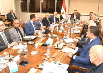 وزير الإسكان يتابع الأعمال الجارية بـ “كمبوند مزارين” بمدينة العلمين الجديدة وموقف تسليم الوحدات بالمشروع