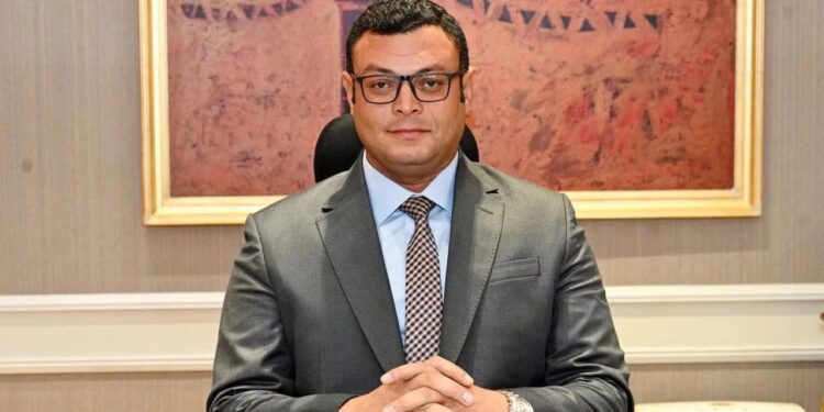 وزير الإسكان يتابع المشروعات السكنية والمرافق والطرق بمدينة السادات