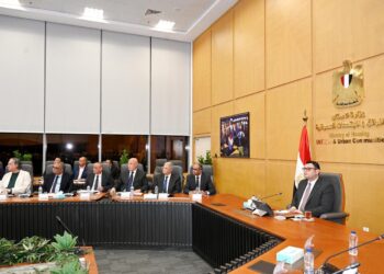 وزير الإسكان يتابع موقف تنفيذ مشروعات المبادرة الرئاسية “حياة كريمة” بمحافظتي أسيوط والمنيا