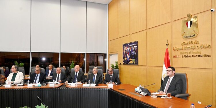 وزير الإسكان يتابع موقف تنفيذ مشروعات المبادرة الرئاسية “حياة كريمة” بمحافظتي أسيوط والمنيا