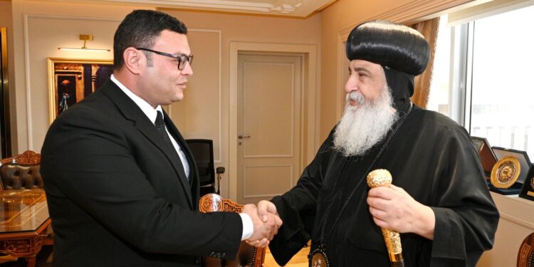 وزير الإسكان يستقبل ممثلي دير”الأنبا بولا” بالبحر الأحمر لمناقشة موقف أعمال المرافق بالدير