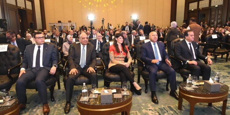 بين وزارة الإسكان والحكومة الفرنسية وممثلي الاتحاد الأوروبي والوكالة الفرنسية للتنمية: