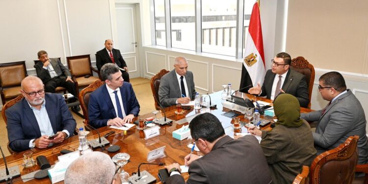 وزير الإسكان يُتابع معدلات تسويق عدد من مشروعات هيئة المجتمعات العمرانية الجديدة