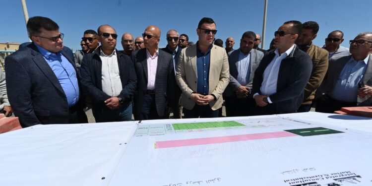 وزير الإسكان يتفقد مشروعات رفع كفاءة الكباري والمسطحات الخضراء ويتابع أعمال تطوير المداخل والبوابات بمارينا