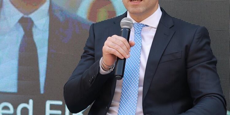 محمد الخولى – رئيس قطاع التسويق بشركة اكام للتطوير العقارى  الابتكار والتكنولوجيا فى مجال التطوير العقارى أصبحت أمراً حتميا وتوجه أساسي للدولة فى تشييد المدن الجديدة