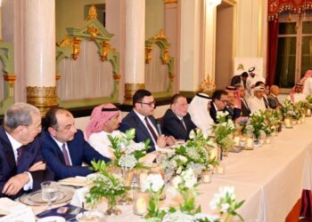 وزير الإسكان يُشارك في جلسة حوارية لوفد الغرف التجارية السعودية ومجلس الأعمال السعودي المصري