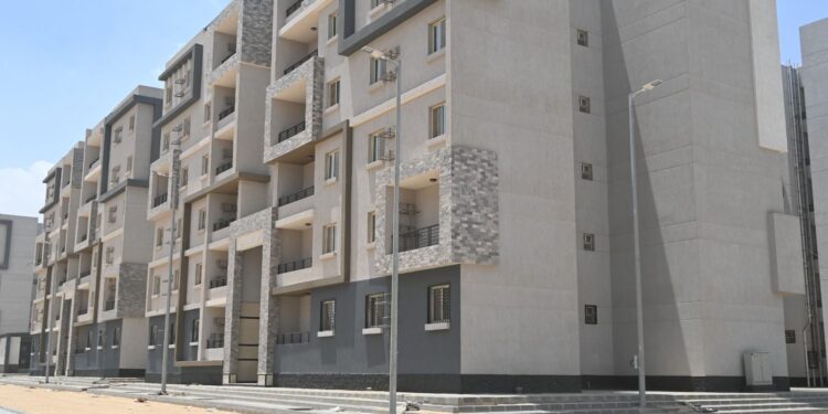وزير الإسكان: تنفيذ 3972 وحدة سكنية وتطوير المناطق الصناعية بالعاشر من رمضان