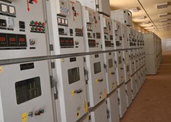 وزير الإسكان يُتابع مشروعات توسعات وصيانة محطات الصرف الصحي بمدن الشروق والعاشر والمنيا الجديدة