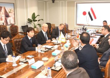 وزير الإسكان يستقبل السفير الياباني بالقاهرة لبحث سبل تعزيز التعاون المشترك بين البلدين