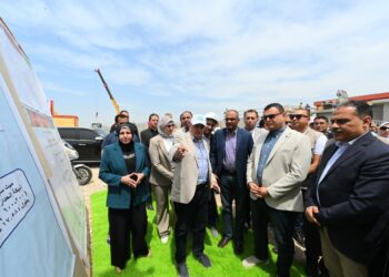 وزير الإسكان ومحافظ الشرقية يتفقدان مشروع صرف صحي سنهوا بمنيا القمح ضمن المبادرة الرئاسية “حياة كريمة”