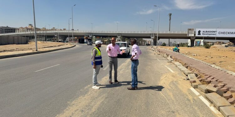بداية من تقاطع كوبرى السادات وحتى طريق السويس بطول حوالي 6 كم لكل اتجاه: رئيس الجهاز: بدء أعمال تطوير شارع التسعين الشمالي بالقاهرة الجديدة .. وجاهزية قطع أراض بالنرجس الجديدة لتوصيل الكهرباء