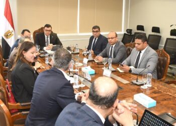 وزير الإسكان يلتقي ممثل شركة The Bench العالمية لبحث التعاون المشترك بشأن جذب المستثمرين في مجال الفندقة