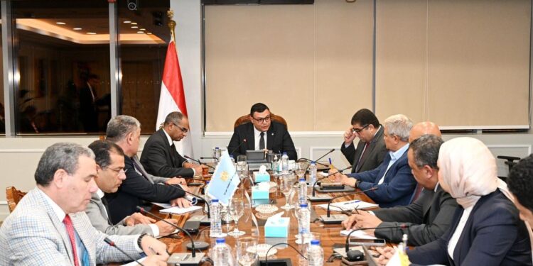 “الشربيني” يؤكد أهمية توطين الصناعة فيما يخص كافة المهمات التي تحتاجها محطات التحلية والعمل بتكنولوجيا حديثة في تحلية المياه