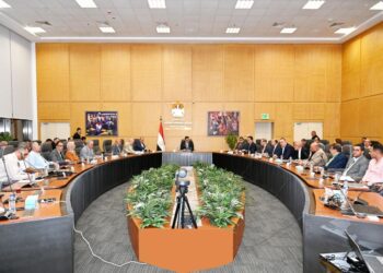 وزير الإسكان يعقد اجتماعاً لمتابعة مشروع تطوير موقع التجلي الأعظم فوق أرض السلام بمدينة سانت كاترين بسيناء