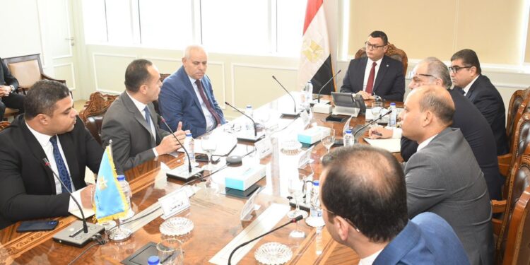 بالصور.. وزير الإسكان يلتقى ممثل شركة استادات للاستثمار الرياضي لبحث مجال التعاون المشترك
