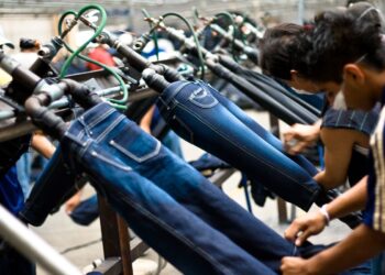 باستثمارات 20 مليون دولار.. “شيريكجي أوغلو” تنشيء مصنع للجينز في بورسعيد