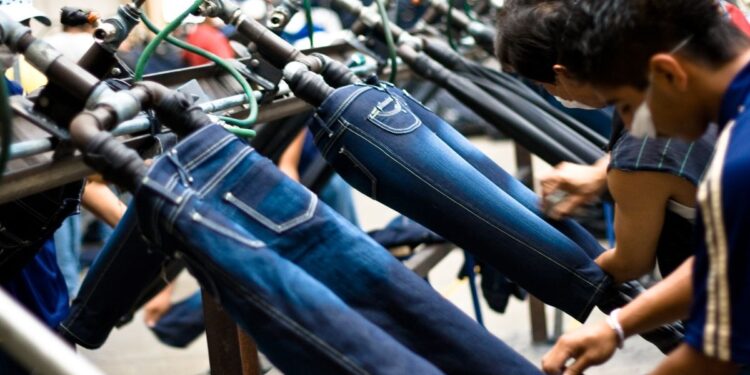 باستثمارات 20 مليون دولار.. “شيريكجي أوغلو” تنشيء مصنع للجينز في بورسعيد