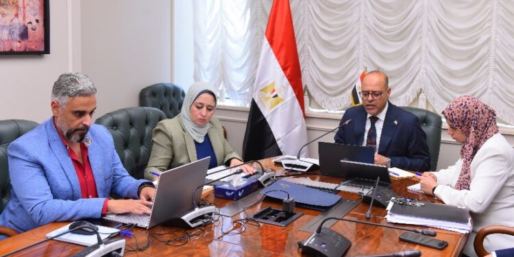 توجيه جديد من وزير العمل لتوفير فرص عمل للشباب المصري في الخارج.. تفاصيل