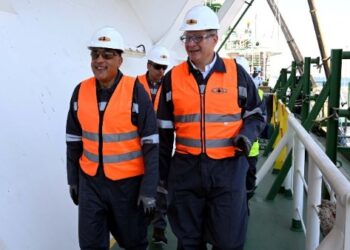 خلال جولته بميناء السخنة.. رئيس الوزراء يعلن تشغيل 3 سفن تغويز لتأمين احتياجات الغاز بداية من يوليو