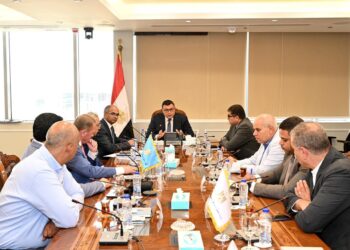 وزير الإسكان يستقبل مسئولي شركة “Guardian Glass” العالمية المتخصصة في صناعة الزجاج لبحث التعاون المشترك